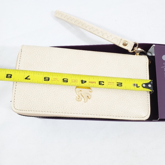 New Gloria Vanderbilt Wallet Wristlet Holds Cell P - Picture 5 of 8